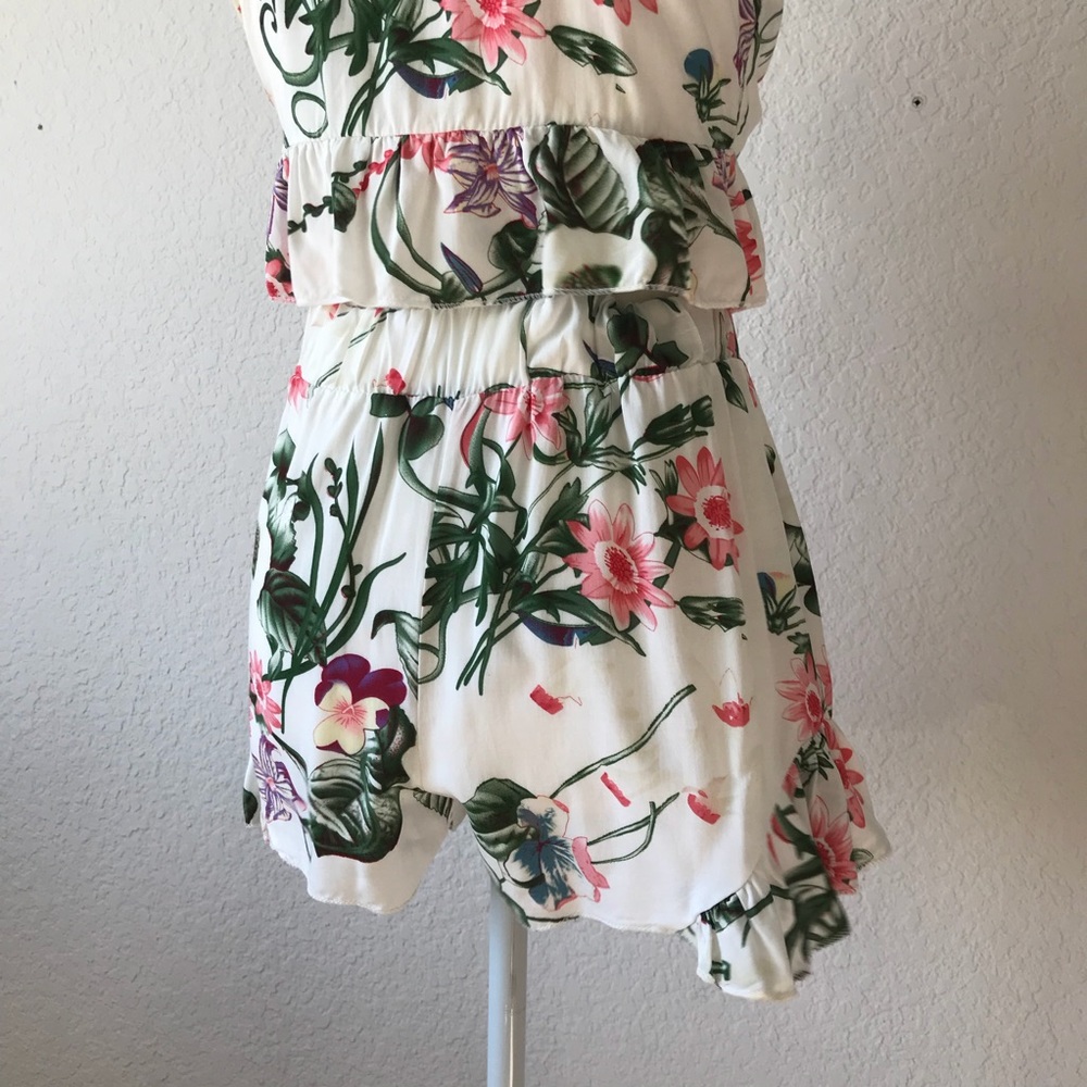 WHITE FLORAL CROPPED BUSTIER TOP SHORTS CO ORD SET - Picture 14 of 15